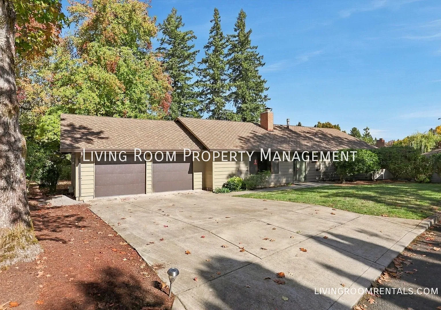 Mid-Century 3BR Home on Quiet Cul-de-Sac with Backyard Deck & 2-Car Garage — Photo 2