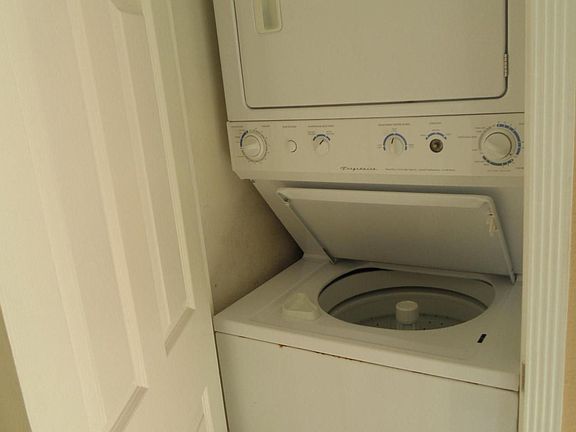 3rd image of 1004 Ashley Ave #1004