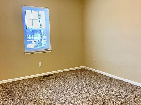 4th image of 2055 Stonehenge Ave