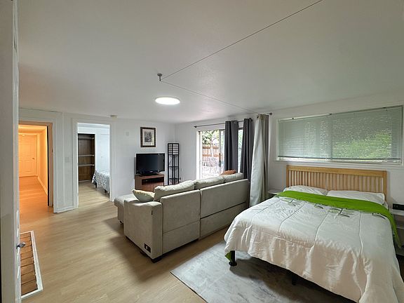 4th image of 10013 NE 17th St #1