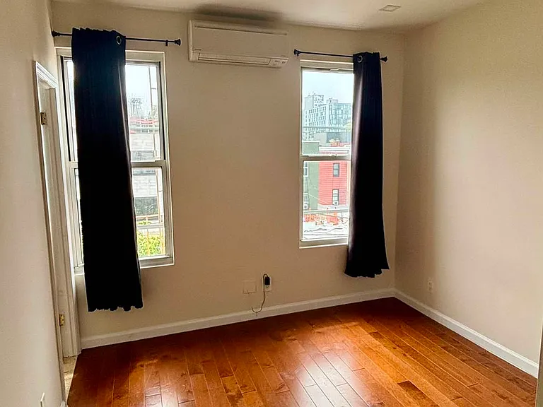 218 21st St #3-R — Photo 10