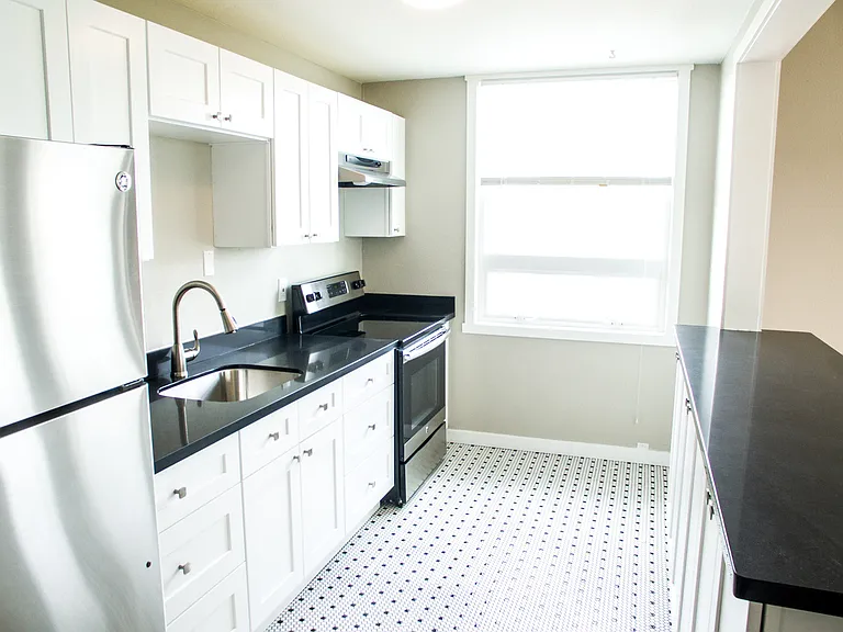Clairemont Apartments — Photo 12