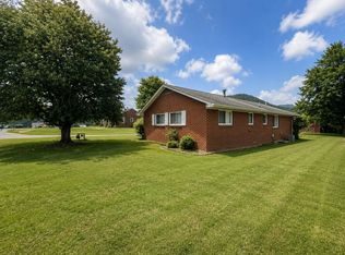 27 Church St, Peterstown, WV 24963