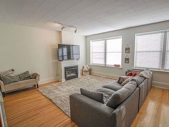 4th image of 518 Broadway St #2