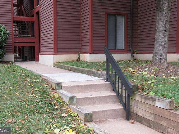 3rd image of 2822 Lee Oaks Pl #102