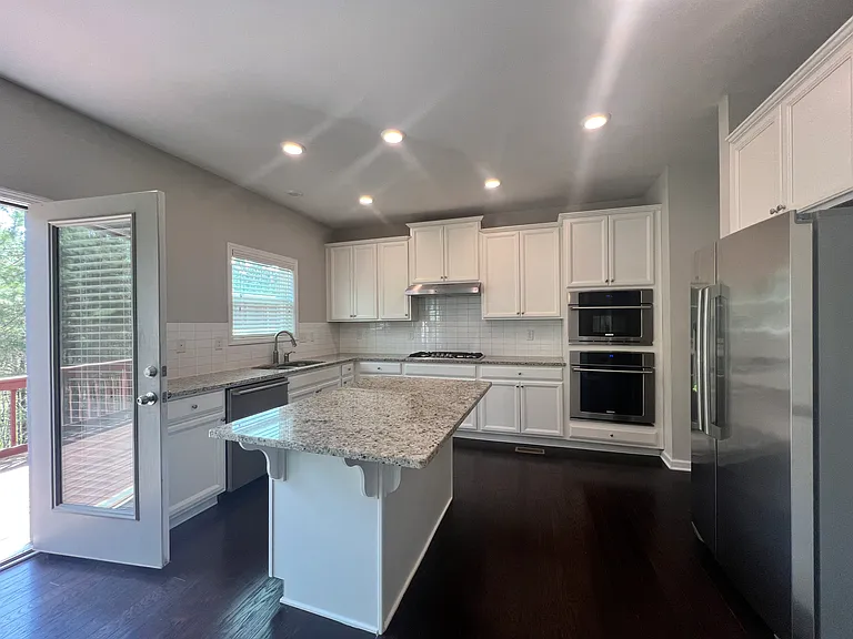 701 Sunset Park Dr — Photo 15