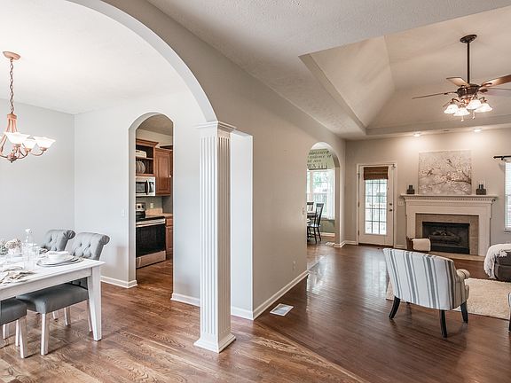 4th image of 216 Iroquois Dr