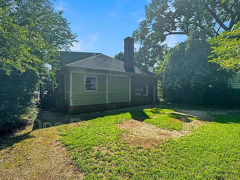 1107B Richmond Rd — Photo 16