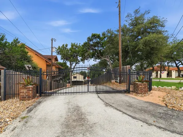 1565 Pebble Beach Rd, Lakehills, TX 78063