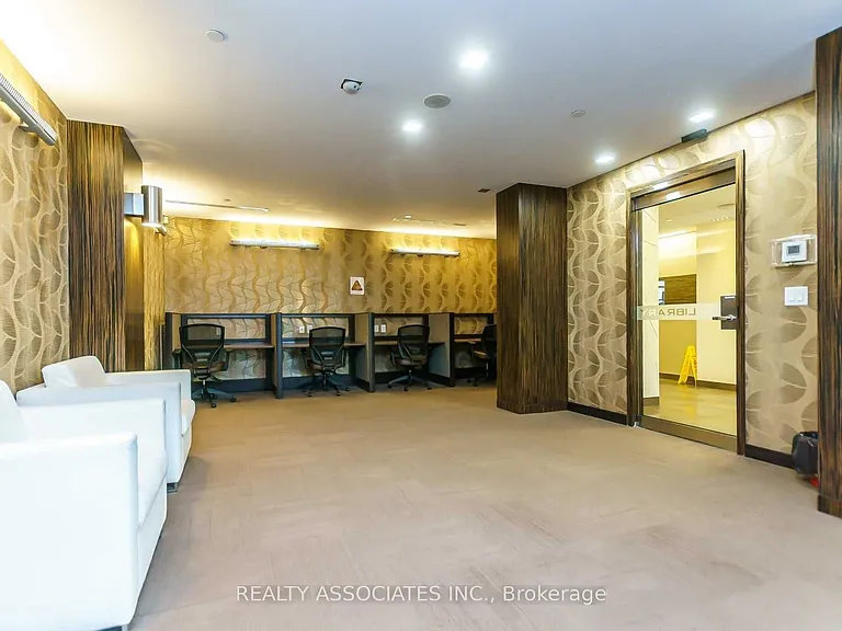 277 S Park Rd #1020 — Photo 15