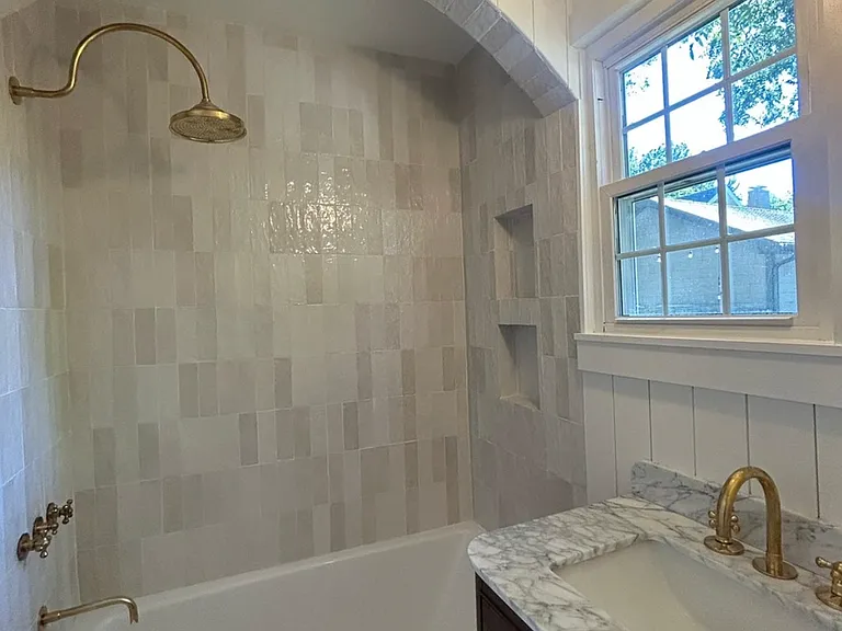 1108 E Vine St — Photo 2