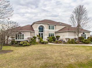 16 W Prairie Ct, Hawthorn Woods, IL 60047