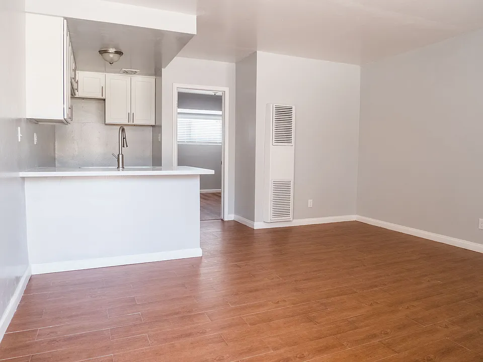 164333 Woodruff Ave #14