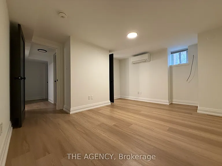 31 Oriole Pkwy — Photo 11