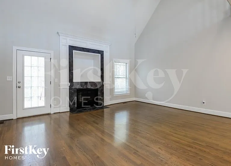 7131 Greystone Village Ct — Photo 2