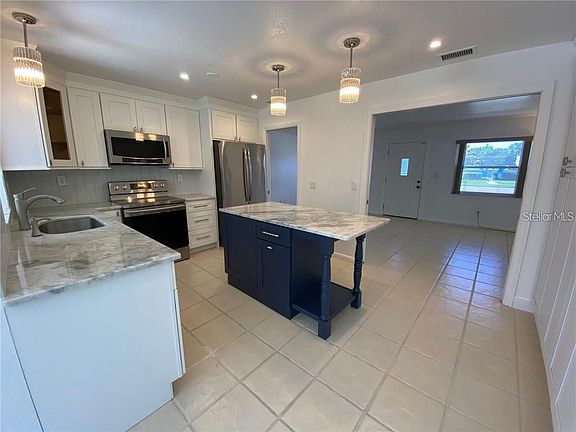 4th image of 2505 Gulf Blvd