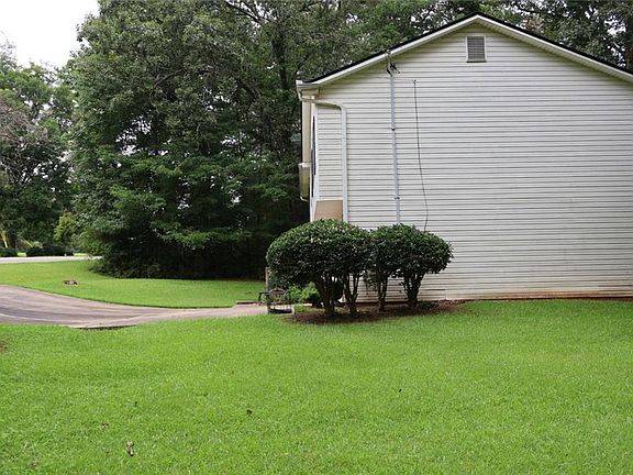 3rd image of 8748 Jenkins Rd