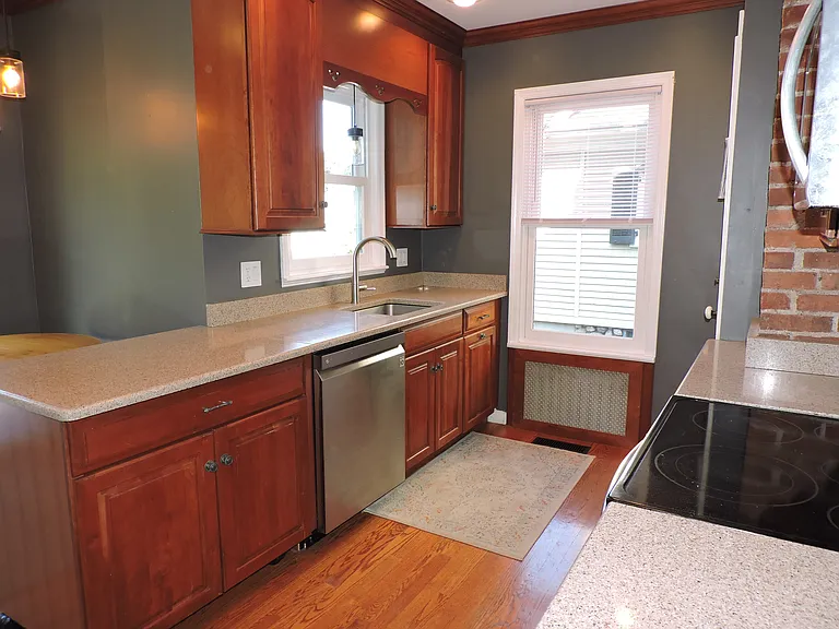 186 Godwin Ave — Photo 7
