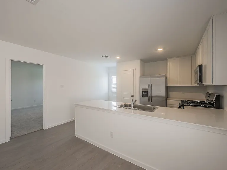 2105 Jesse James Ln — Photo 3