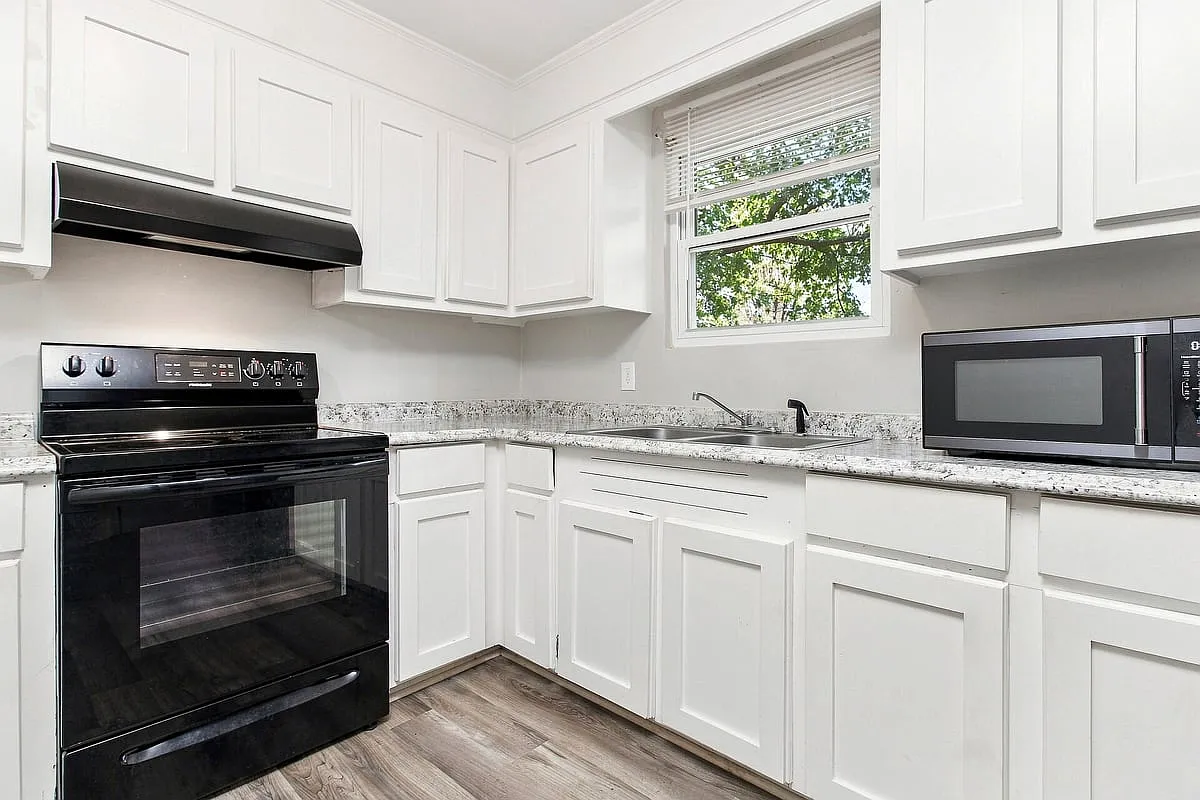 400 Richcreek Rd — Photo 3