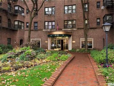 6910 Yellowstone Blvd APT 403, Flushing, NY, 11375
