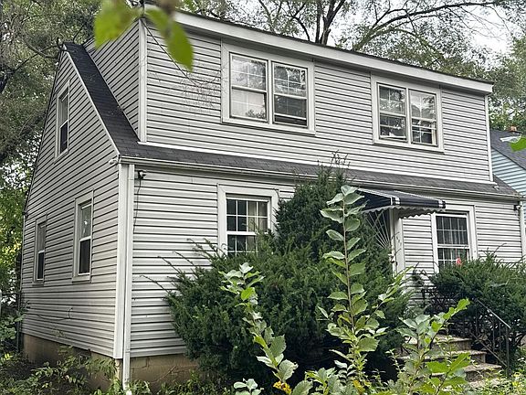 3rd image of 527 E 147th Pl