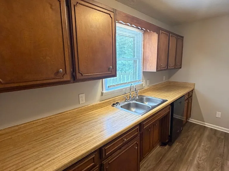 2558 Oak Hill Dr — Photo 11