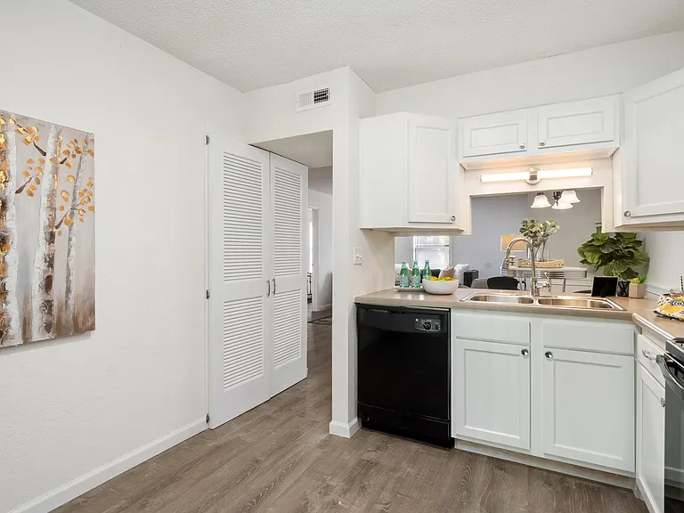 Open view into livingroom