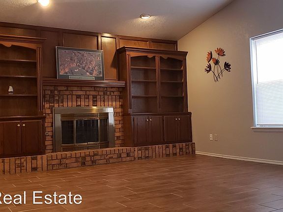 3rd image of 2704 Creekview Pl
