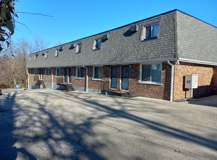 520 E 9th St #1E, Lockport, IL 60441