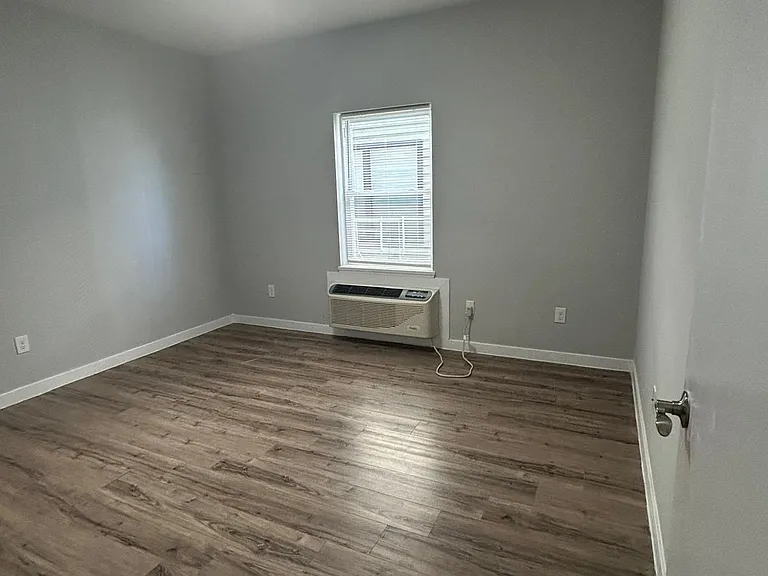144 Hamilton Ave — Photo 8