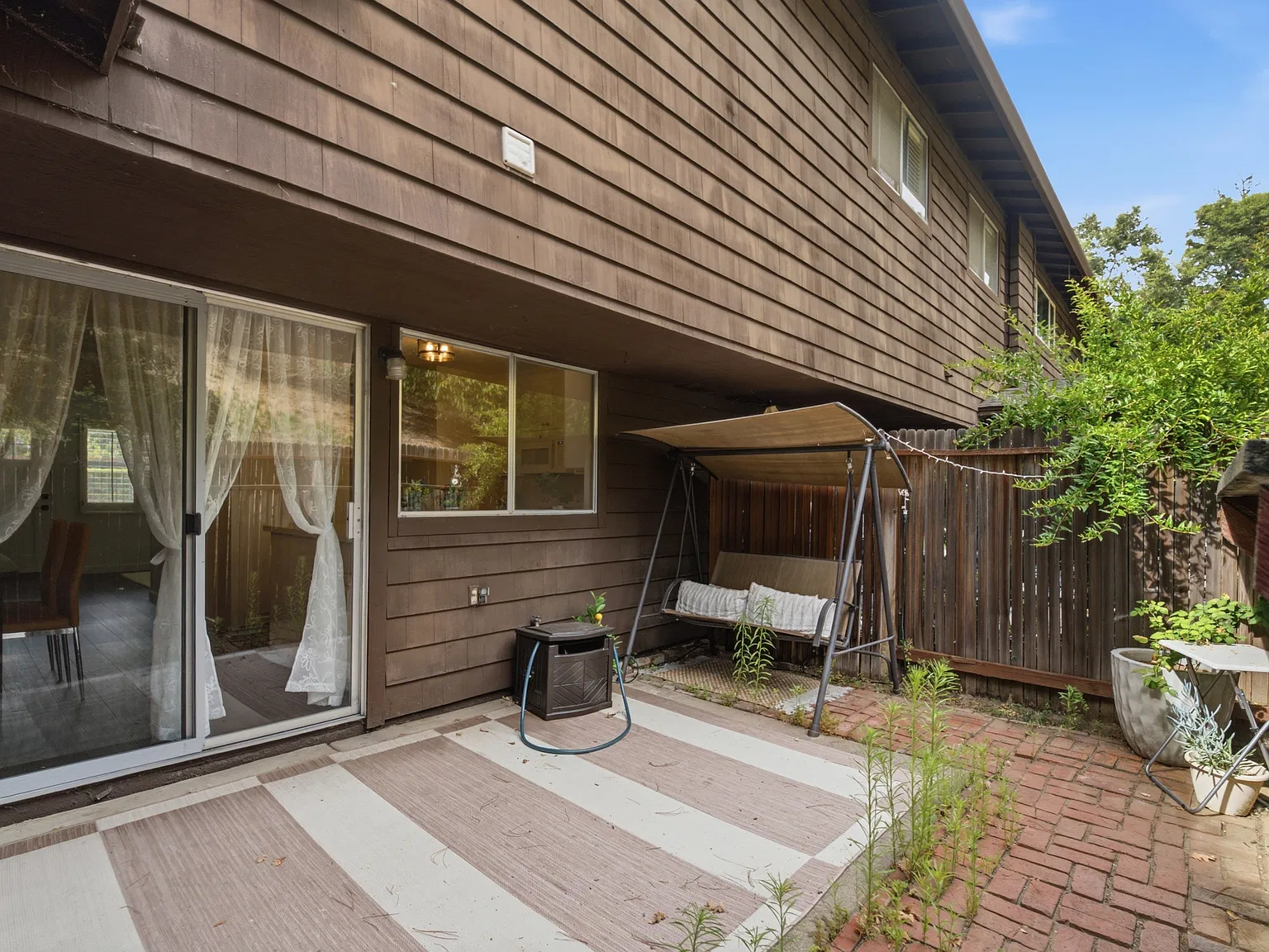 2 bed, 1.5 bath, 1160 sqft, $3,950 — Photo 3