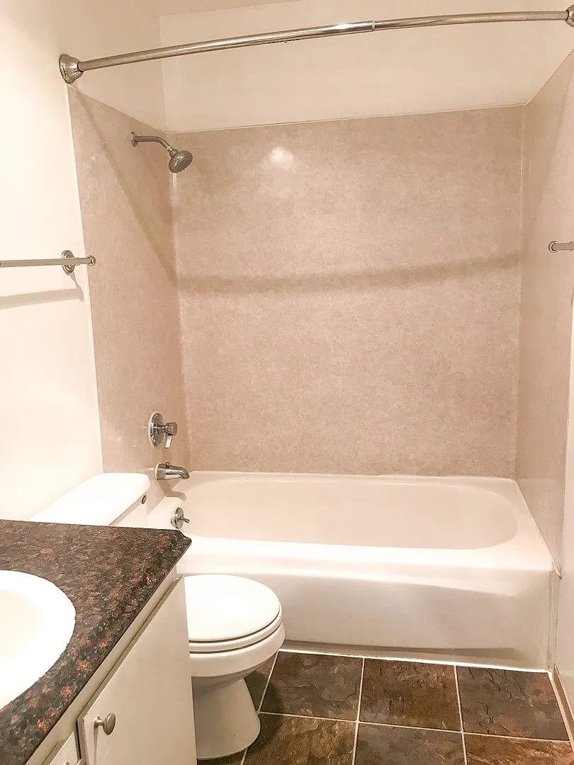Crestwood Apartments — Photo 3