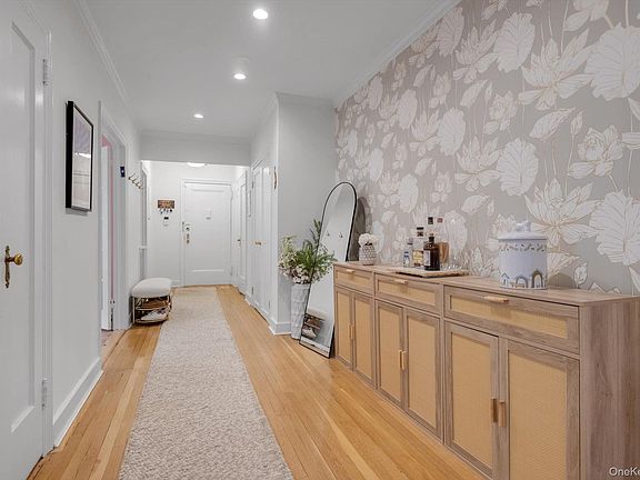 4th image of 90 Knightsbridge Road #1N