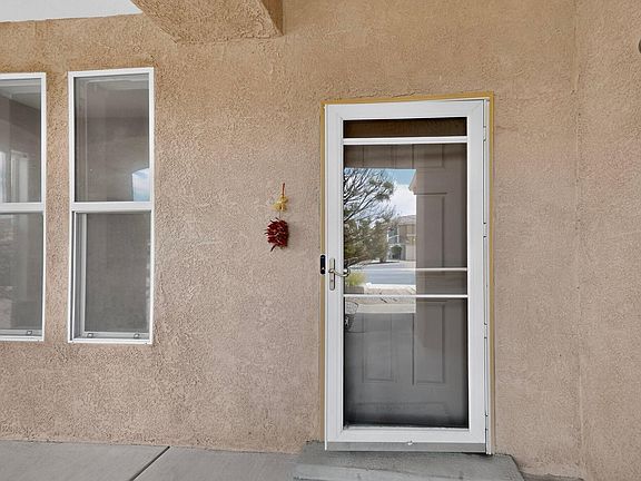 2nd image of 2518 Camino Catalonia SE