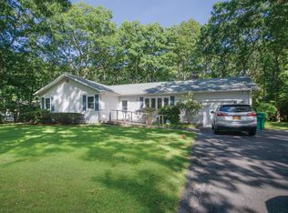 42 Squires Ave, East Quogue, NY 11942