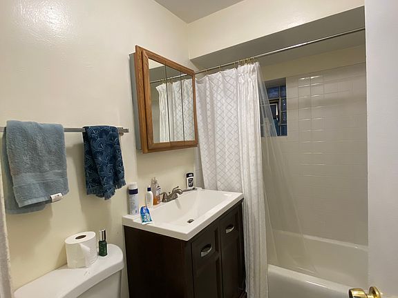 5th image of 437 W Saint James Pl APT 1
