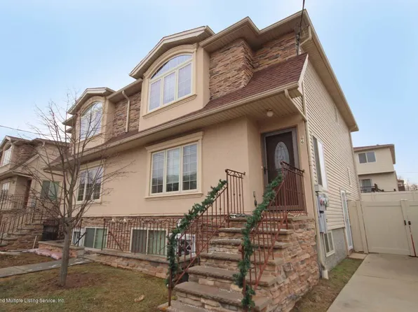 66 Plumtree Ln, Staten Island, NY 10309