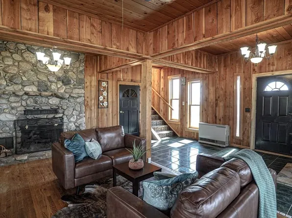 63 Canyon Rd, Clark, WY 82435