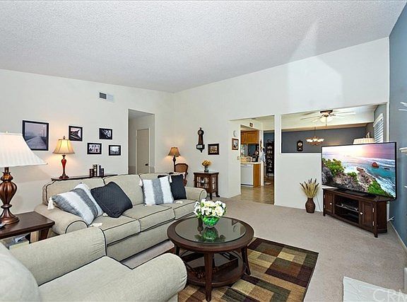 3rd image of 4746 Blackrock Ave