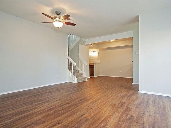 5th image of 14800 Enterprise Dr APT 25D