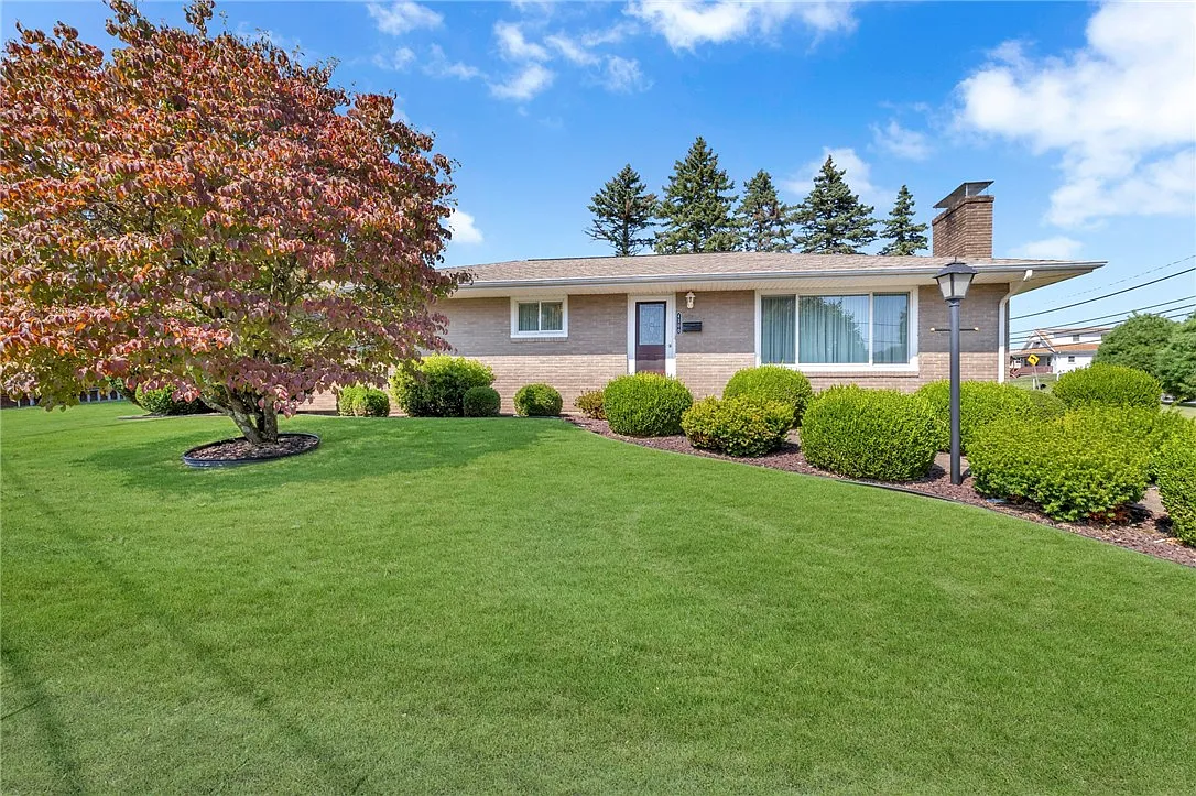 4300 Beverly Dr photo 1