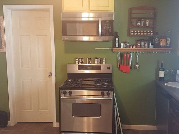 4th image of 908 Central St