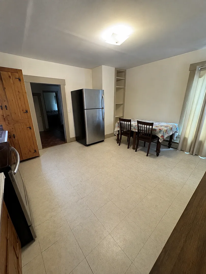 37 Maple St — Photo 2
