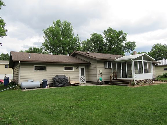 4th image of 3070 Spruce Ave