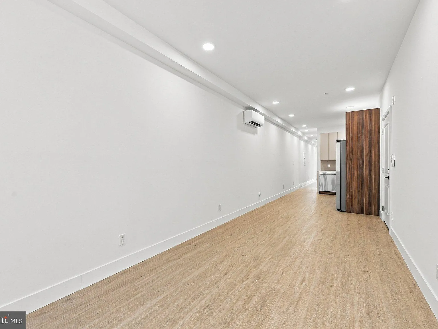 2 bed, 1.0 bath, 1054 sqft, $1,650 — Photo 4