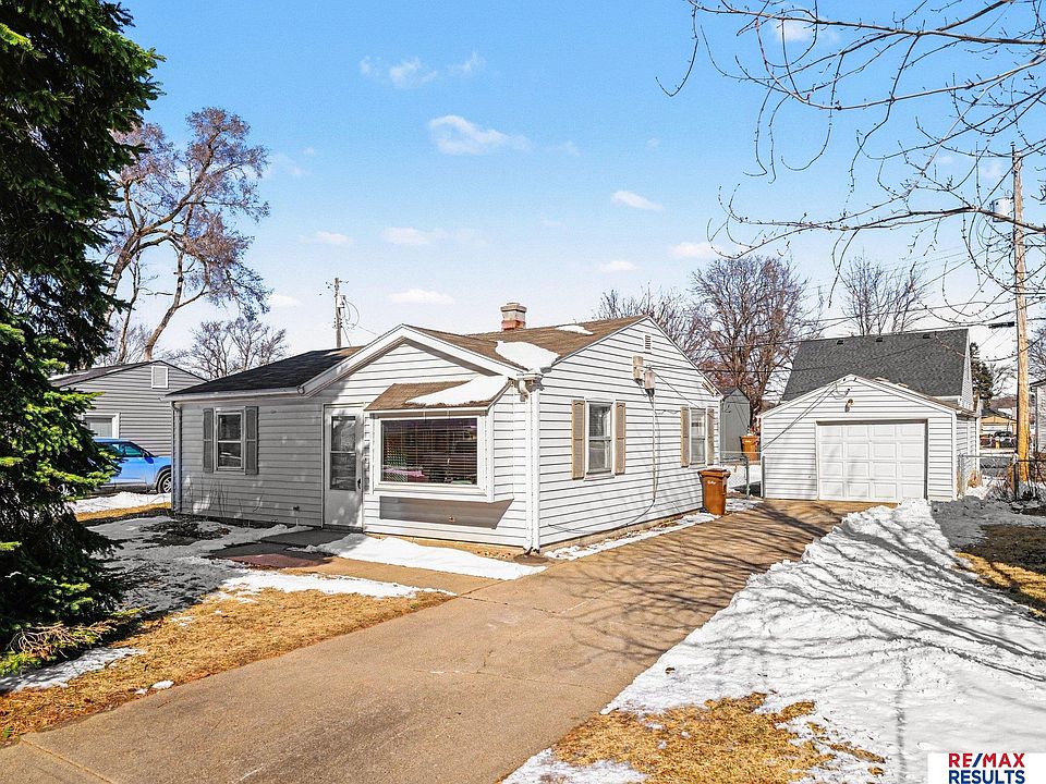 1st image of 1004 W 31st Ave