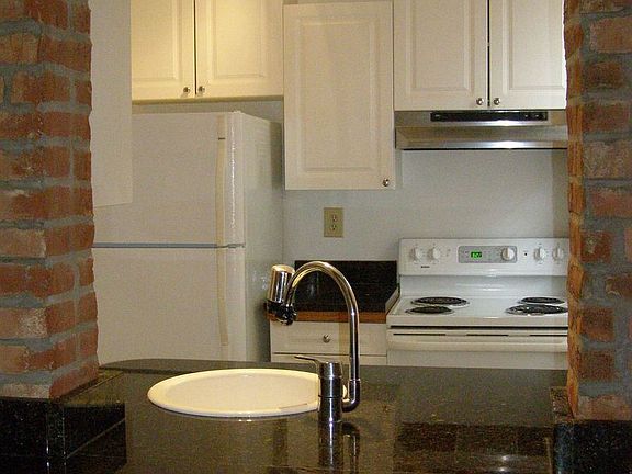 5th image of 101 E Frankfort St