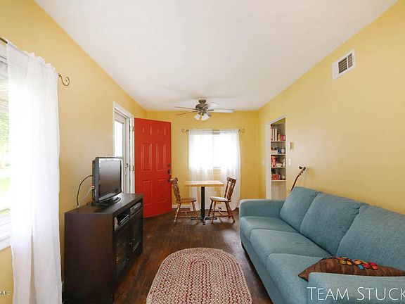 5th image of 1526 Mason St NE
