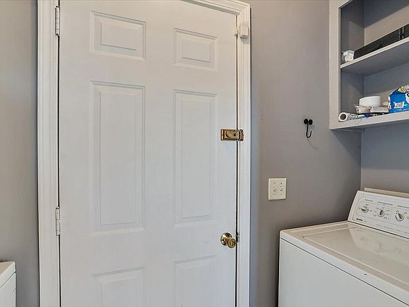 2nd image of 4301 Blaine Cir